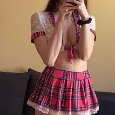 20 / GER / 1.75 / content creator / nfsw / seller / 18+ / keine treffen / ❤️ / @Clarabackup18