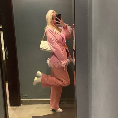 edoiskandar45's profile picture. Sometimes ever, sometimes never.