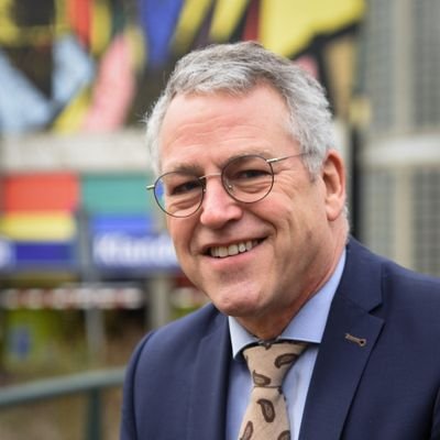 JHvanderMeulen's profile picture. Omarmt mensen en organisaties - KBNL - Glimlach - Positief - Samen - Fit, Friends & Fun - High Five!