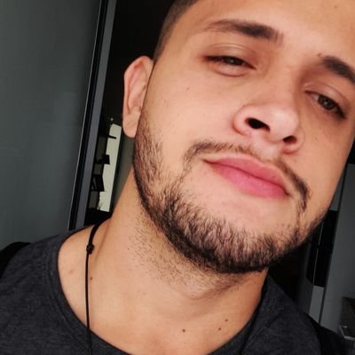 Colaco_VieiraJV's profile picture. Apenas mais um sobrevivendo nesse mundo caótico.