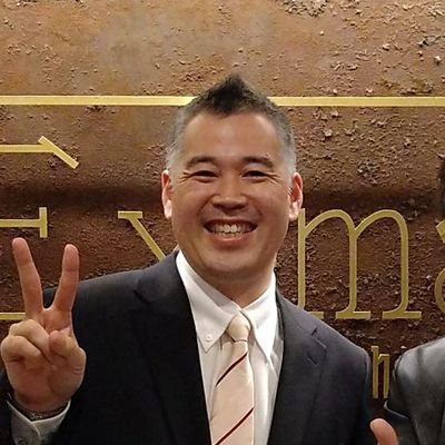 静岡生まれ静岡育ちの48歳 / 学生時代はアマレスラー / 元競輪選手 / 元理学療法士 / 元心臓リハビリテーション指導士 / 現在はソニー生命勤務です / ゴルフは早く100を切りたい😀 / 長男は高校野球 / 次男は中学軟式野球 / ジロリアン / 格闘技マニア / オートファジー何とか続いてます😅