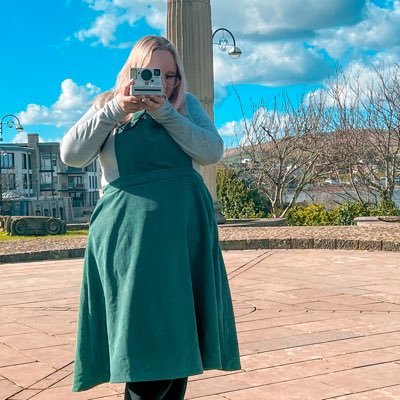 Romance reader and freelance social media manager