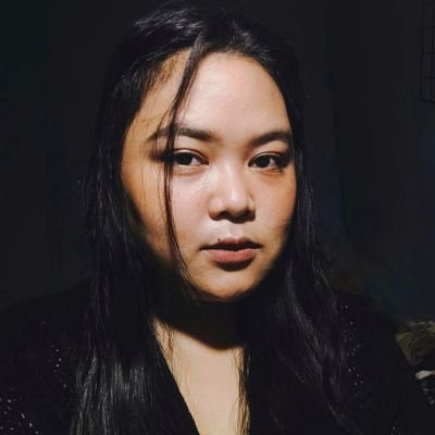 sosial mediaku tidak sama dengan aku