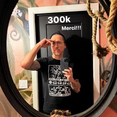 humoriste, acteur, animateur, auteur, concepteur chanteur et peintre canadien