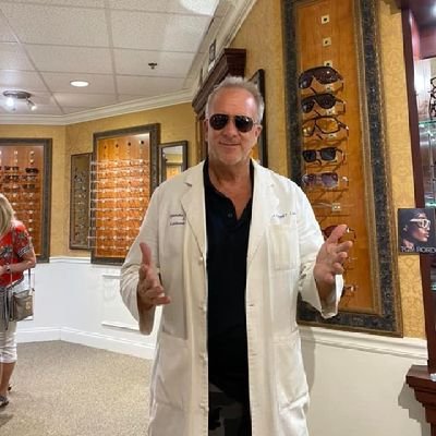 Optometric Physician. 👨‍⚕️
Nutrition Specialist. 🥗
Syndicated Talk Show Host. 🎙
Fortifeye💊
Lange Eye Institute. 👀