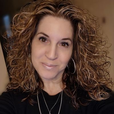 Mom. Girlfriend. Jafra influencer 💜Looking to share beauty, health and life information for women over 50!