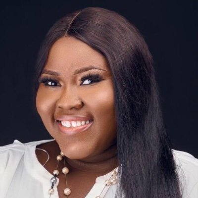 Oyixhe01's profile picture. UAOZE |Daughter of Rajah|PLUMPRINCESS|Plus-size| Ig @oyixhe |event planner @Bigrajahs_event |Yellow lover💛💛💛