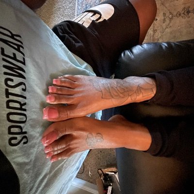 Love pretty feet and toes. Footographer Professional Spooner and Calf Massager. Dms are open and All Content is for sale!