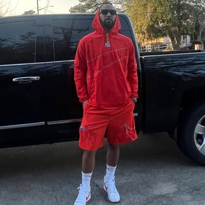 farfromindian's profile picture. ~ I'm like your life problems, self made.. Going hard in the paint puttin paint where it aint!