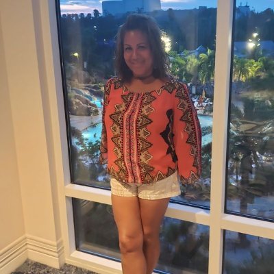 HollySang's profile picture. 