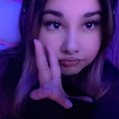 18 | basic gamer girl