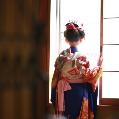 普段は子供写真館でヘア＆着付けをしています。 呼んで頂ければどこへでも伺いますよー！お気軽にご相談下さい😊 普段着の着物が大好きです♪ 一緒に着物で遊んでくださる人がいるとイイなー