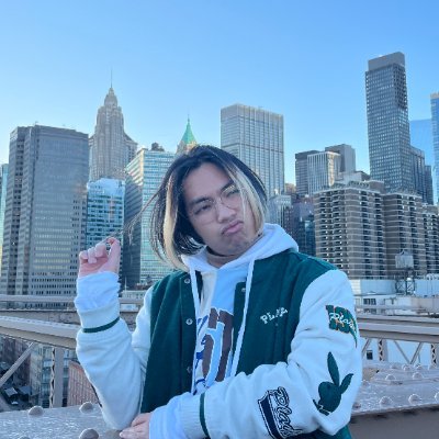 @jewelssparkles_ stan acc | i write queer asian contemporary YA inspired by songs that make my life a little more bearable | they/them | 🏳️🌈🏳️⚧️🇮🇩🇨🇳
