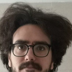Soy SirTravis, el pasota gracioso de Twitch que juega juegos de jugar. Únete a mi comunidad para reírte de mis fracasos épicos en los jue