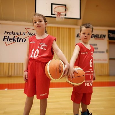 Daglig leder i Gimle Basket, kommenterer NBA for VG, mener mye om mye. Liker å hjelpe dommere.