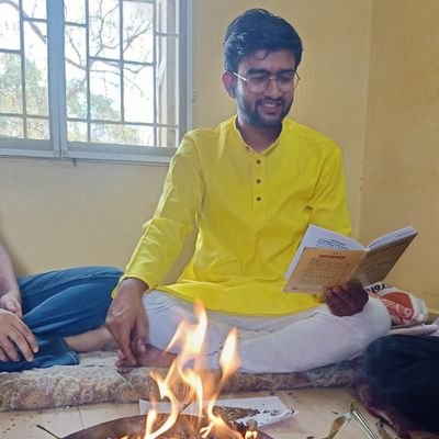 aryaa_writes's profile picture. 