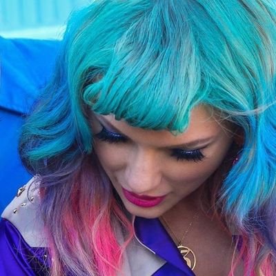 Gaylor truther. Gay pride makes me me. Interpreter by day, editor by night.
Bisexual 💖💜💙 and Folklore woman.
Love you to the moon and to Saturn 🌙🪐