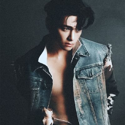 » 𝐍𝐎𝐓-𝐑𝐄𝐀𝐋 ╱ 𝟏 𝟗 𝟗 𝟓 s » A handsome man, charismatic, and has talent in dancing and singing that people love, 𝐊𝐢𝐦 𝐓𝐚𝐞𝐡𝐲𝐮𝐧𝐠.