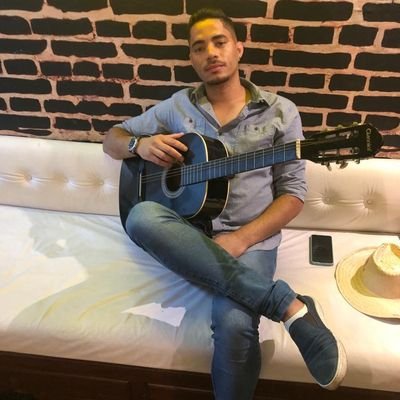 27 anos, Capricorniano, Cantor sertanejo, Músico por amor, Belo Horizonte.