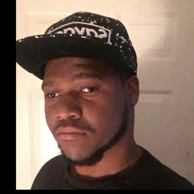 Hands on my knees tooted up on some thot shit all of these niggas acting crazy out of pocket