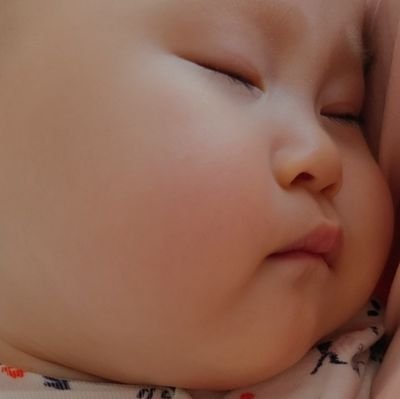 zjwSqweerel's profile picture. #天蝎座 #声控 #押韵爱好者 #早睡晚起
