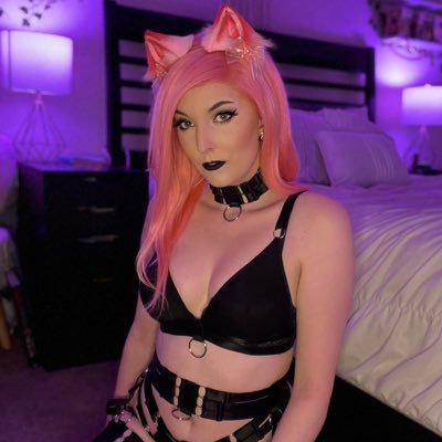 18+ | Kitten | Queen Lilium from Highgarden | Founder of Cloudy Cat Couture | Twitch Affiliate