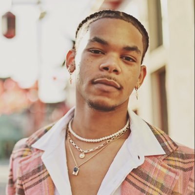 Emerging artist | Creative🧠 | Dancer | Visionary🌟 Join the journey! #Visionaries #CamAnthony K I B U🌹 https://t.co/UW4VpqcxSK