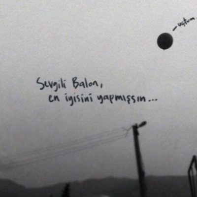 Rüyaların yapıldığı maddeden yapılmayız biz ve uykuyla çevrilidir küçücük hayatlarımız.