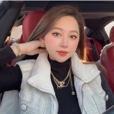 jone90713035's profile picture. Fashion designer, business services, love to travel food