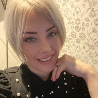 British psychic medium - Helping minds, healing souls! To book a phone, online or 1to1 reading, head to https://t.co/1yxksItNcU 💜🔮🙏🏻