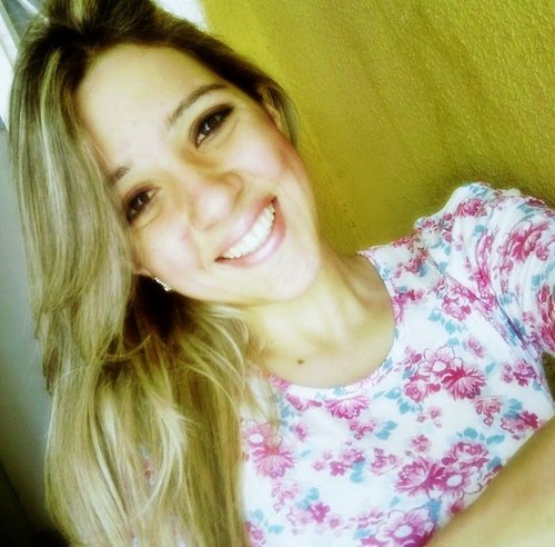 Em cada flor que nasce , a vitória eu espero . Assim como toda felicidade é passageira , nem um sofrimento será eterno