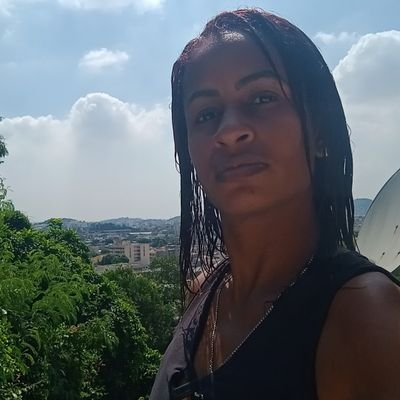 A confiança se conquista,, nn deve ser dado por nd,, Confie primeiramente em Deus👐,, ele te protege e nn te pede nd em troca.😌