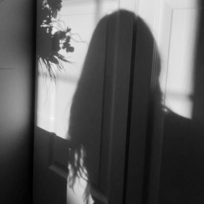 أنا فرح البيت وصغيرة أمي ،، أعشق بصمت وأتلذذ بذالك ،، الحياه هي عائلتي ♡