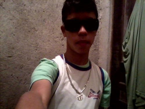 meu nome e leonardo tenho 14 anos o meu sonho e ser um jogador de futebol e entrar no santos por enquanto to treinando um dia e mudo a vida  dos meus pais