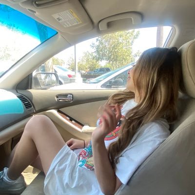 Juliezzaaaa's profile picture. 