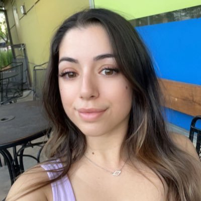 claudiacoelho34's profile picture. 
