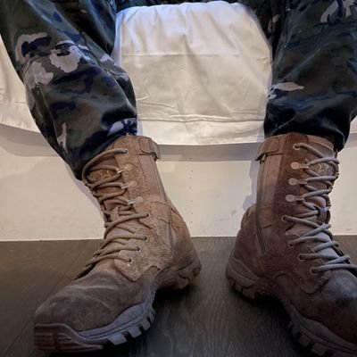 武退176.241S ,脚43,比较暴力,重口,喜欢爷们肌肉捆绑、粗口、耳光 、口水、尿、猛艹、虐鸡、野外、遛狗、鞋底、踩踹(体能鞋,篮球鞋、作战靴)和体制内各类作训服。