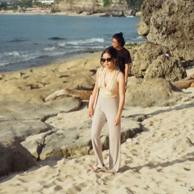 renatanjari's profile picture. professional silent reader