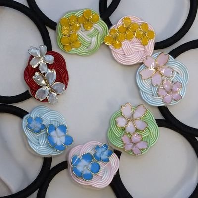 hanzo_craft_870's profile picture. ハンドメイド夫妻『works+』の旦那の方

『季節の彩りを気軽に持ち歩ける作品』をテーマに、水引やディップアートを使ったアイテムを作っています

花と抹茶とペンギンが好きです