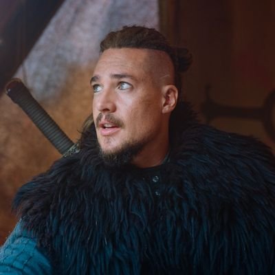 Sua primeira e principal fonte de informações sobre o ator Alexander Dreymon no Brasil e em toda América Latina