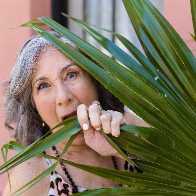 Empowering women in male-dominated industries to lead with more authority, influence and impact. | Executive Leadership Coach | Comedian | Keynote Speaker