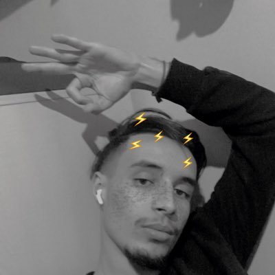 LadjelatH's profile picture. 同じ世界ではない