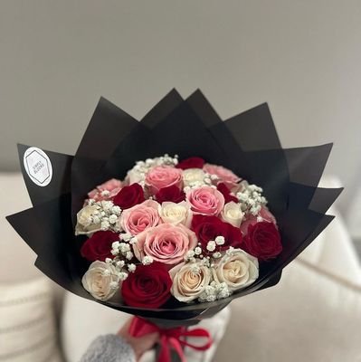 RoyYaks's profile picture. A girl trying to follow her dreams🌻
shody shenkez👌
foodie gurl 🍓🥑
free minded🥰🥰
music lover💃