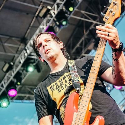 bassist of pop punk band Eugene Levy and gamer!
I don't post much cause sometimes I forget I have Twitter