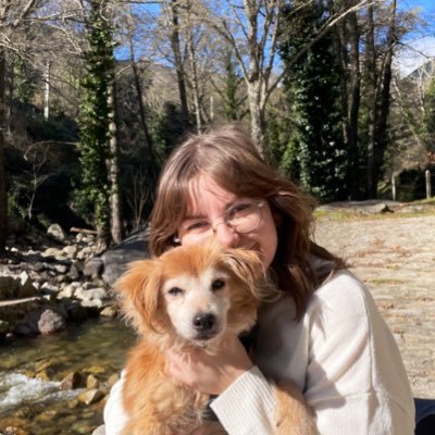 La mismisima reina del averno camuflada en ojos color miel.Filósofa barata, gavilaniega y orgullosa de serlo desde 1996 .Amiga del montón,enemiga profesional