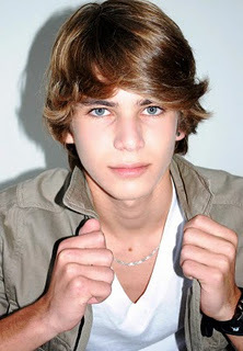 modelo ;D,harry potter,preguiça,chocolate,skate,sorvete,paramore hack no @brenooliverb ;) o resto é fake follow dlç? *-*