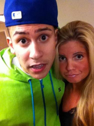 bcrazysmooth's profile picture. I ain't trippin' I'm trill