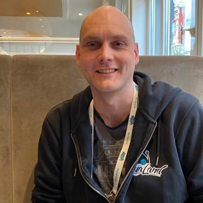 (Always tries to become a better) #Java developer | loves testing | Became a (slow) runner (HM 2:26) after 3x cancer some years ago. | Listens to metal 🤘