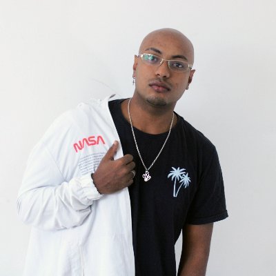 +1 MILHÃO streams no Spotify 🏆
CONTATO
assessoria.elraiz@gmail.com
