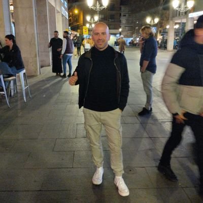 Entrenador Nacional de Fútbol. Anteriores equipos: Málaga CF, Romeral y CD Tiro Pichón.
Maestro de Educación Física.
Acondicionamiento físico.
💙🤍⚽
💚💜🏀
